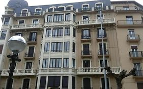 San Sebastian playa Zurriola-NO PARTIES AT HOME-ANDAMIO hasta marzo-SCAFFOLD until March
